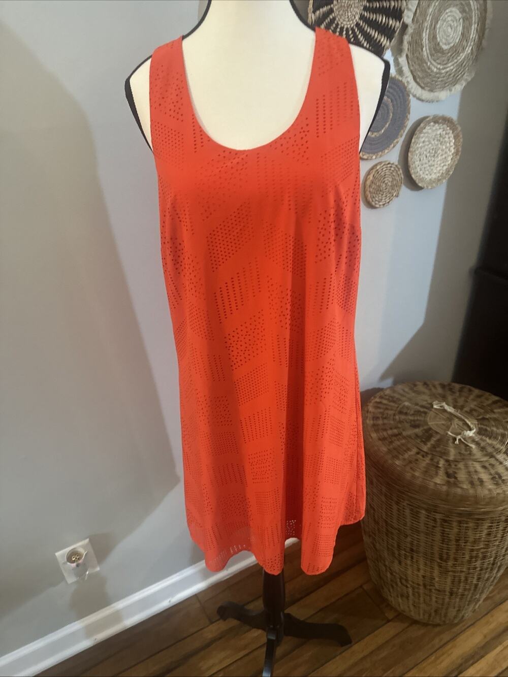 Athleta Brookfield Dress Perforated Laser Cut Racer Back On Fire Sz Small Orange